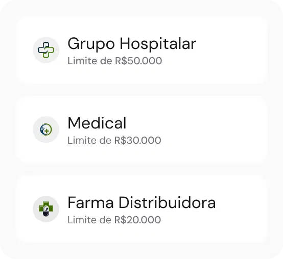 Lojista recebendo pagamento através de uma maquininha